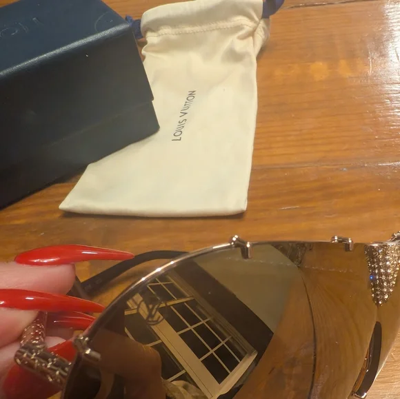 Louis Vuitton Gold Aviator Sunglasses - Picture 4 of 9